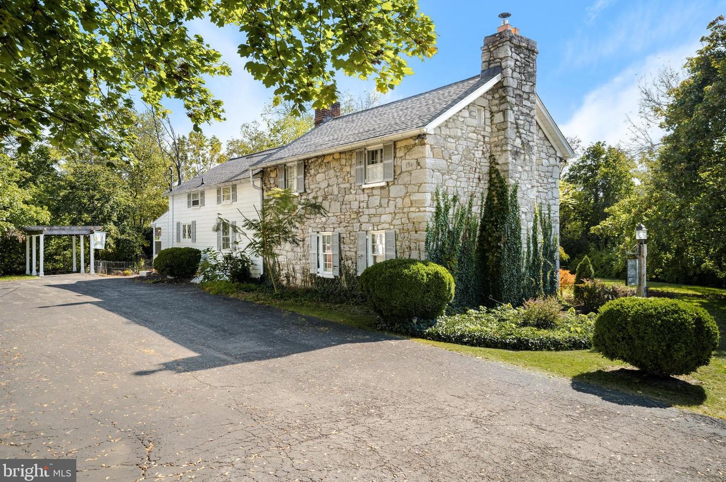 6127 Winchester Ave, Inwood WV  25428-4510 exterior