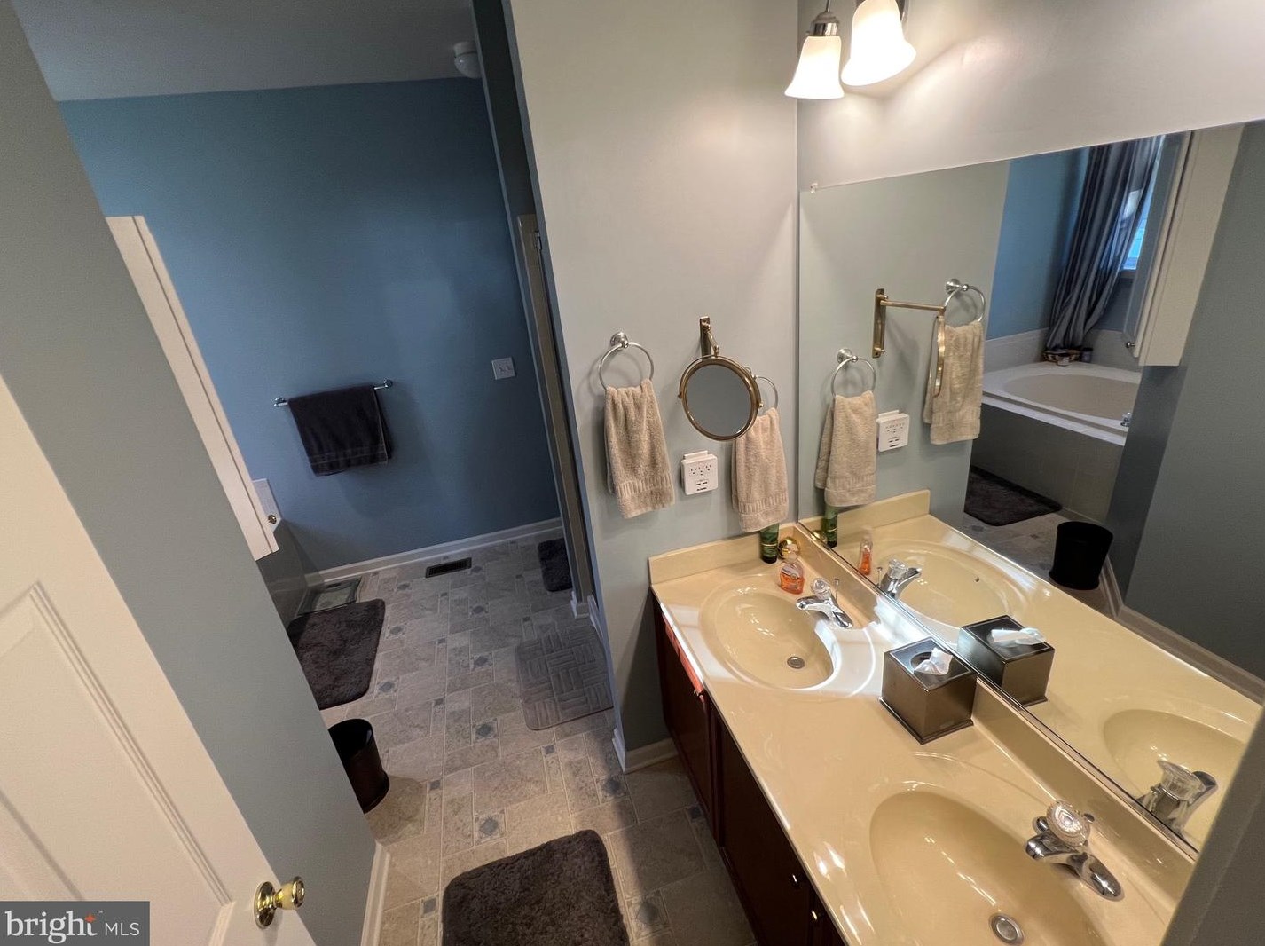 466 Bentley Dr, Inwood WV 25428-3427 exterior