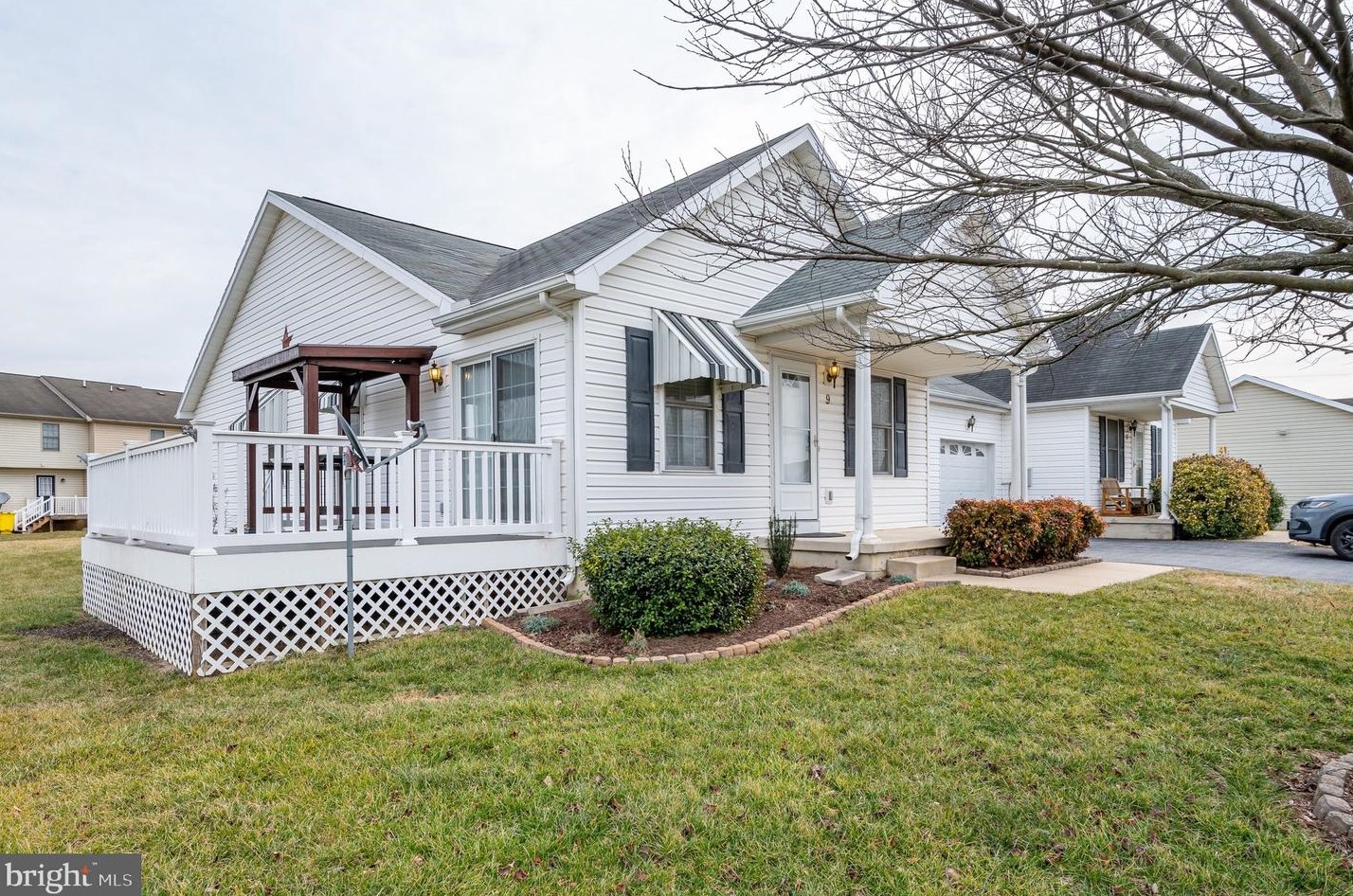 9 Disciple Ln, Inwood WV 25428-4984 exterior