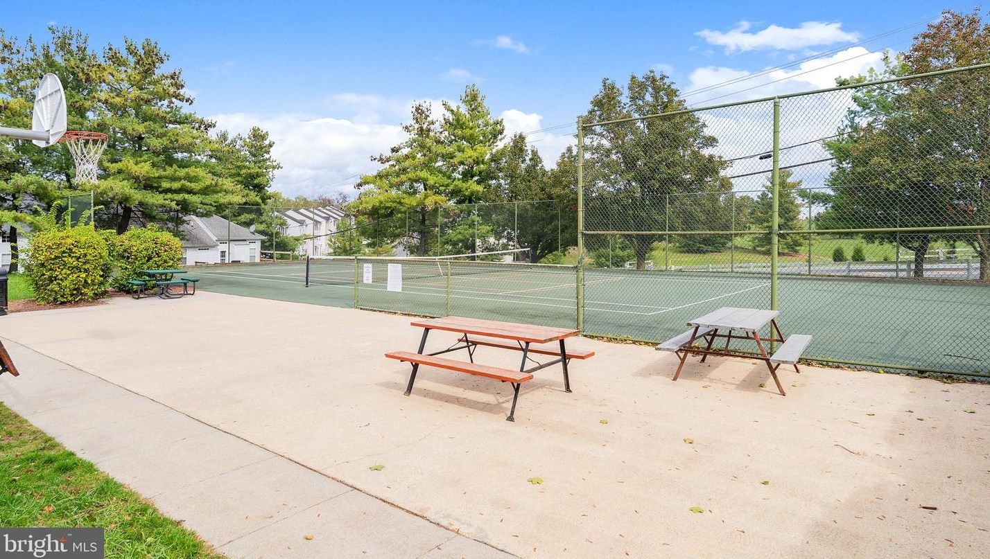 207 Caledonia Dr, Martinsburg WV  25405-5743 exterior