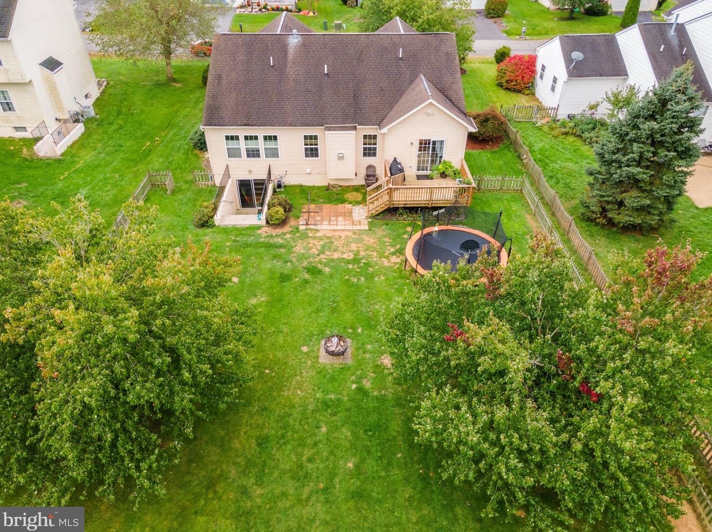 207 Caledonia Dr, Martinsburg WV  25405-5743 exterior