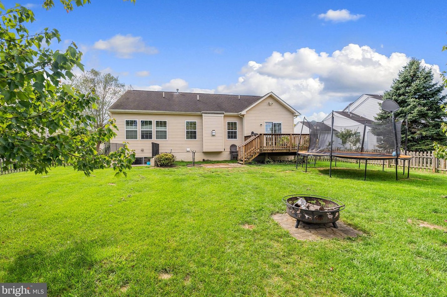 207 Caledonia Dr, Martinsburg WV  25405-5743 exterior