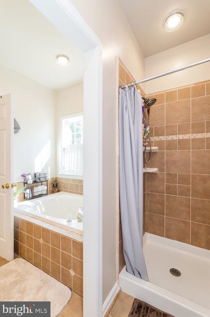 207 Caledonia Dr, Martinsburg WV  25405-5743 exterior