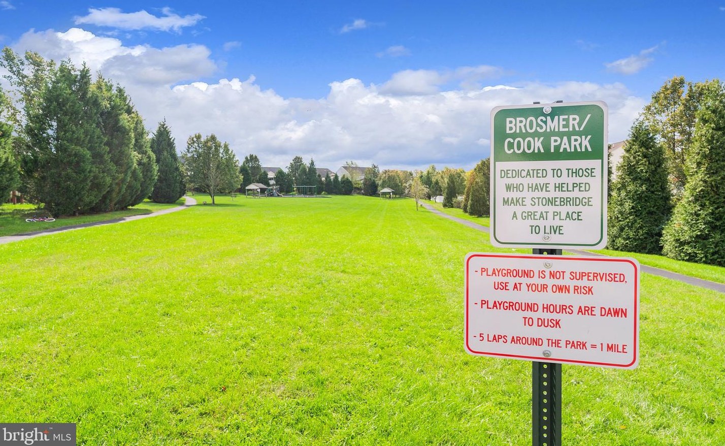 207 Caledonia Dr, Martinsburg WV  25405-5743 exterior