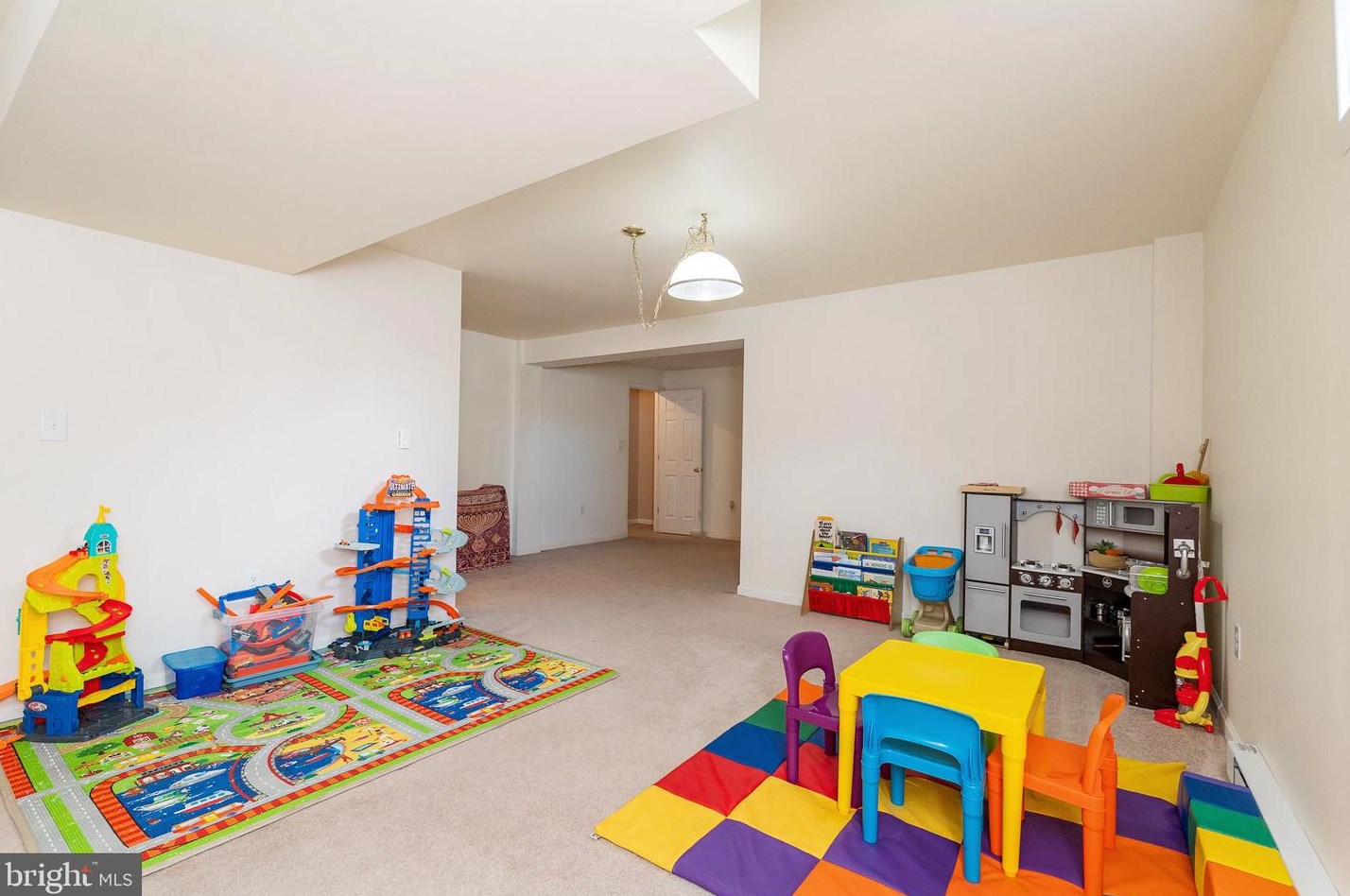 207 Caledonia Dr, Martinsburg WV  25405-5743 exterior