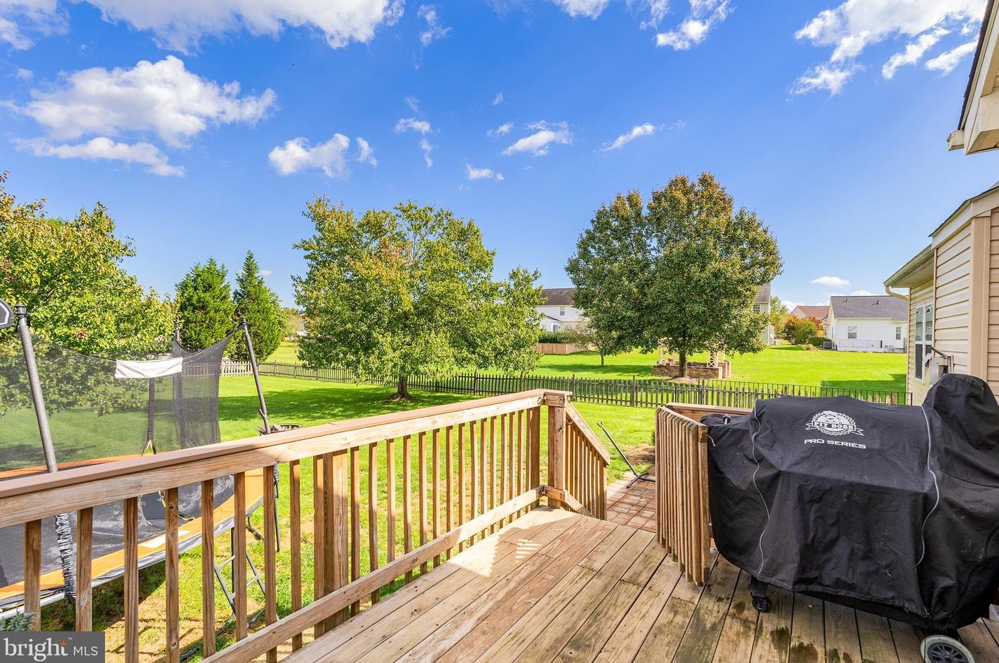 207 Caledonia Dr, Martinsburg WV  25405-5743 exterior