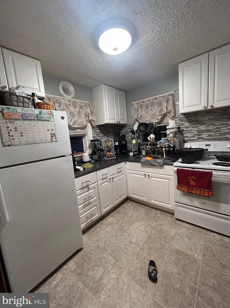 220 John St, Martinsburg WV  25401-4217 exterior