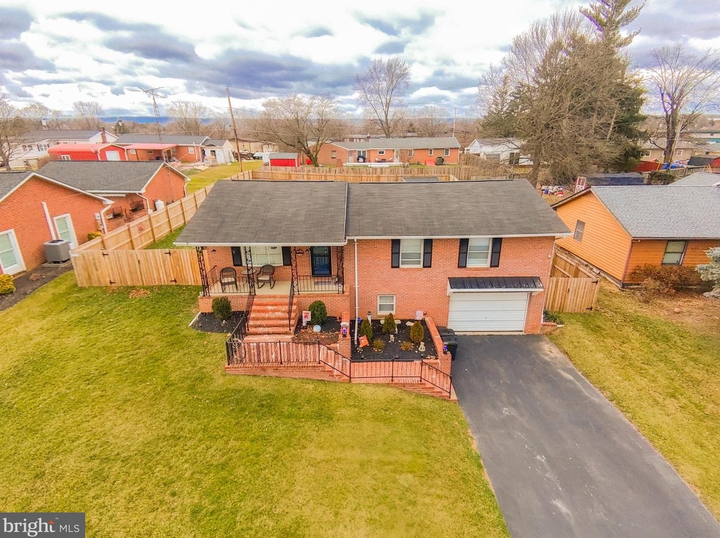 108 Rosewood Dr, Martinsburg WV  25401-2840 exterior