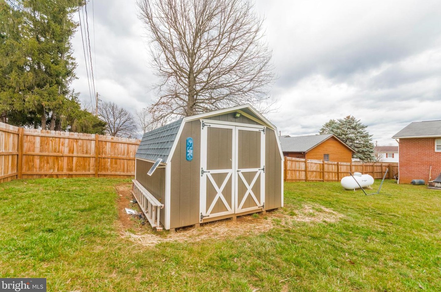 108 Rosewood Dr, Martinsburg WV  25401-2840 exterior