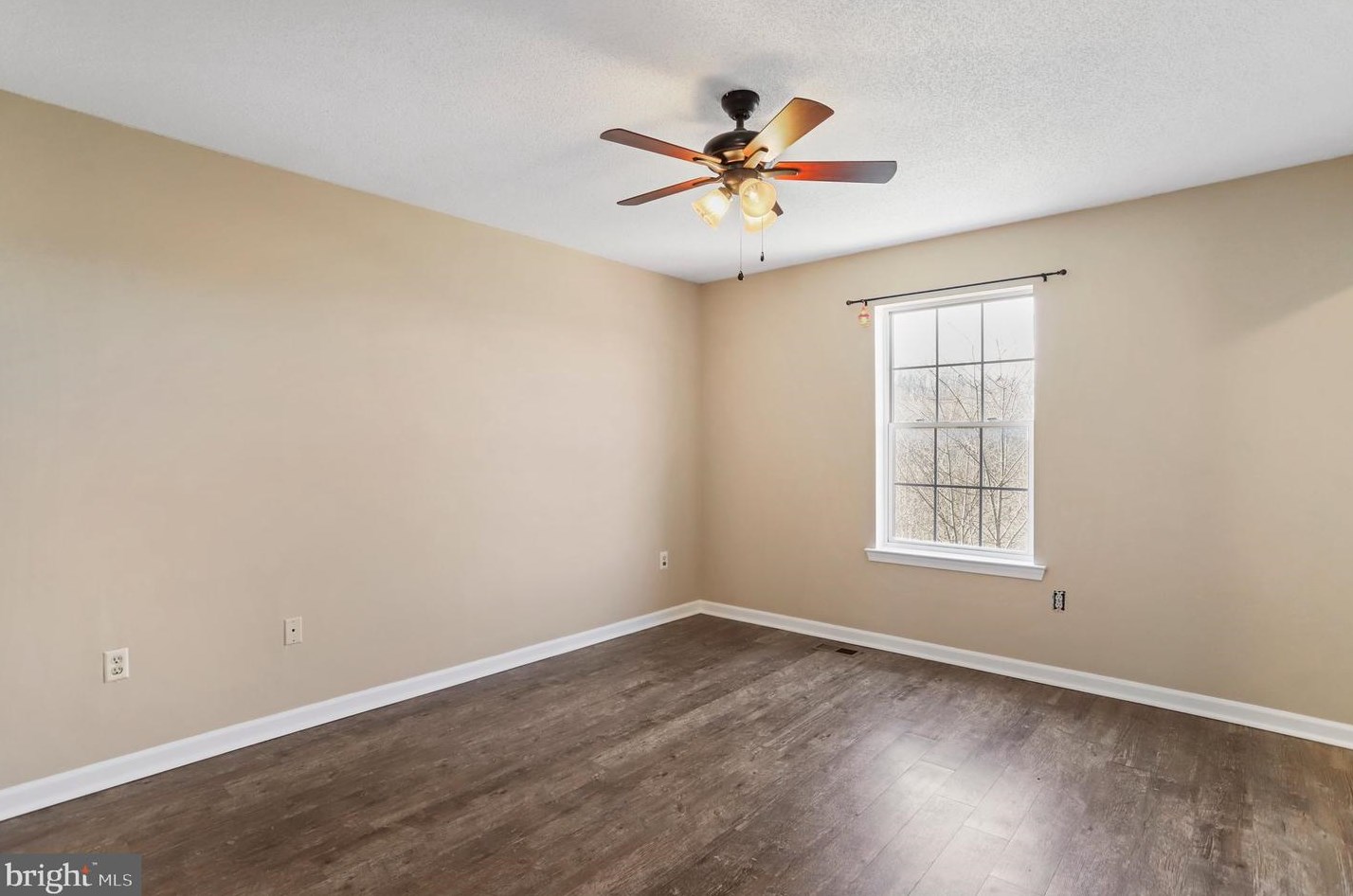 498 Crestview Dr, Martinsburg WV  25405-6705 exterior