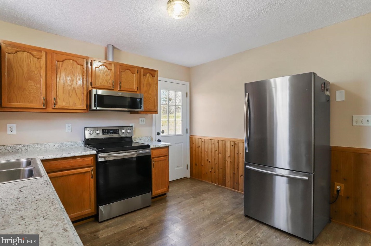 498 Crestview Dr, Martinsburg WV  25405-6705 exterior