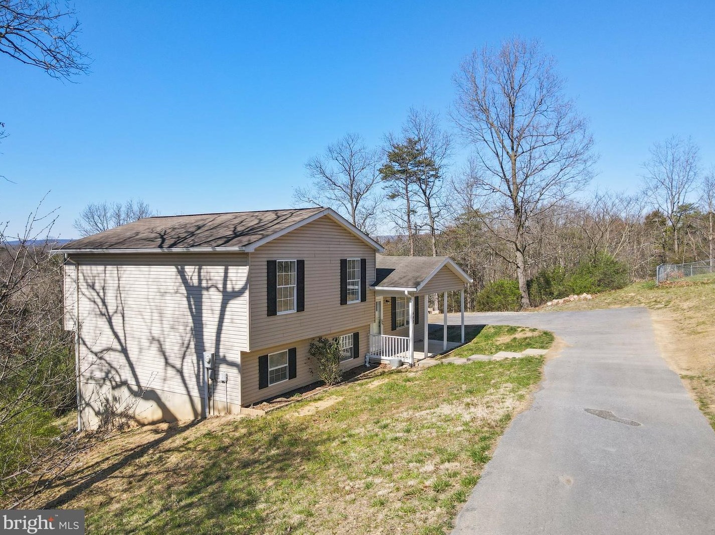 498 Crestview Dr, Martinsburg WV  25405-6705 exterior