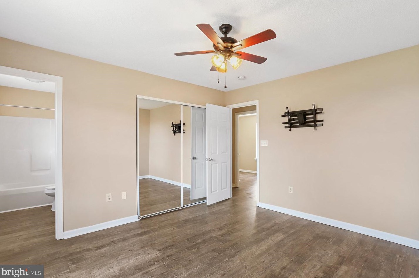 498 Crestview Dr, Martinsburg WV  25405-6705 exterior