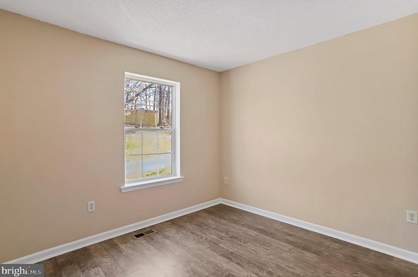 498 Crestview Dr, Martinsburg WV  25405-6705 exterior