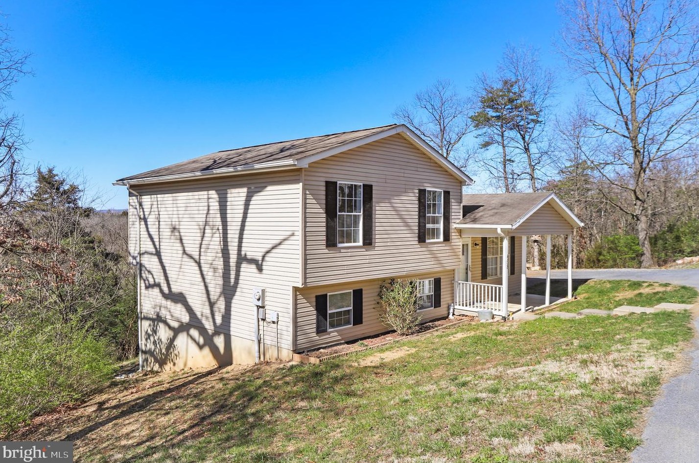 498 Crestview Dr, Martinsburg WV  25405-6705 exterior