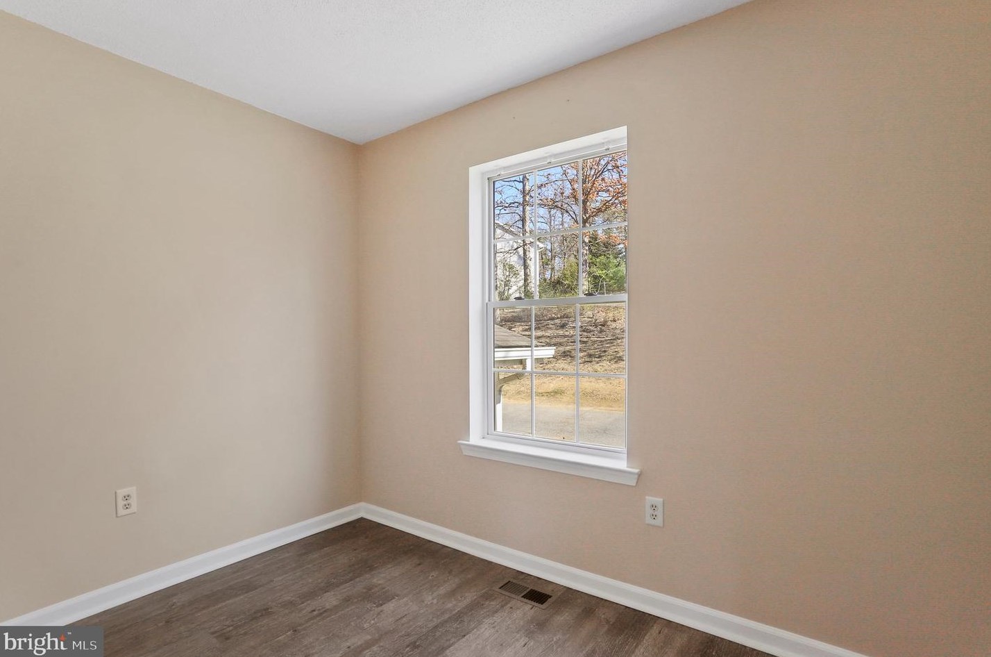 498 Crestview Dr, Martinsburg WV  25405-6705 exterior