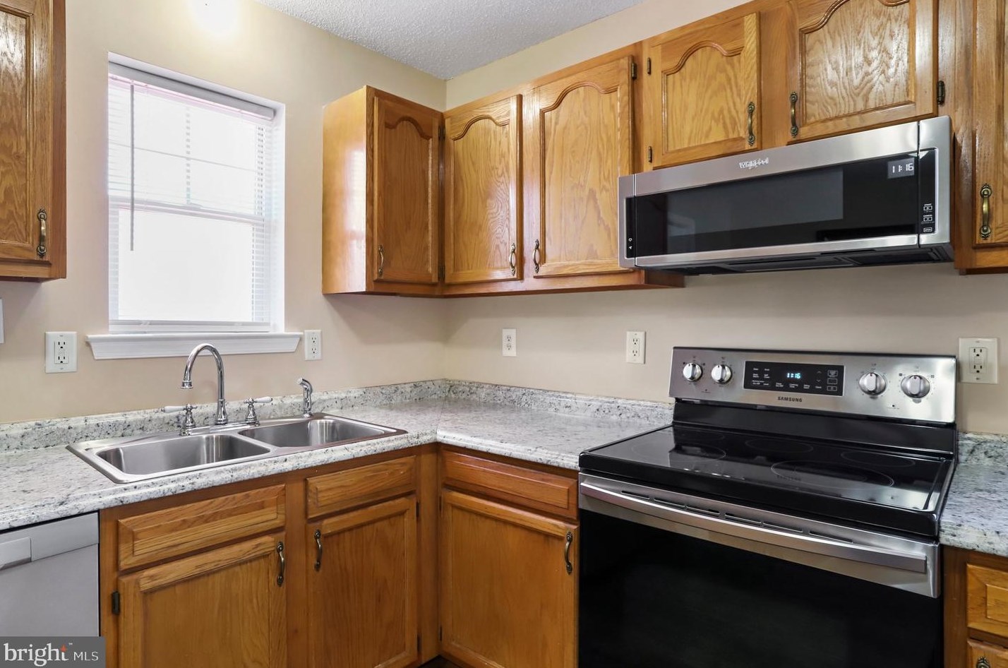 498 Crestview Dr, Martinsburg WV  25405-6705 exterior