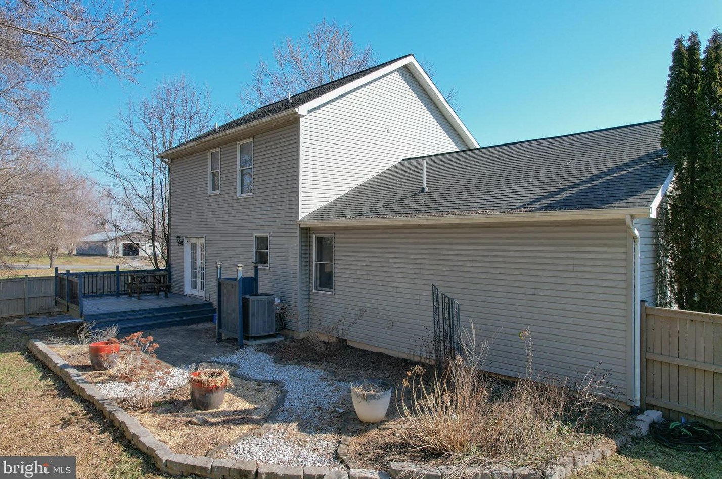 73 Stockade Ct, Hedgesville WV  25427-4983 exterior