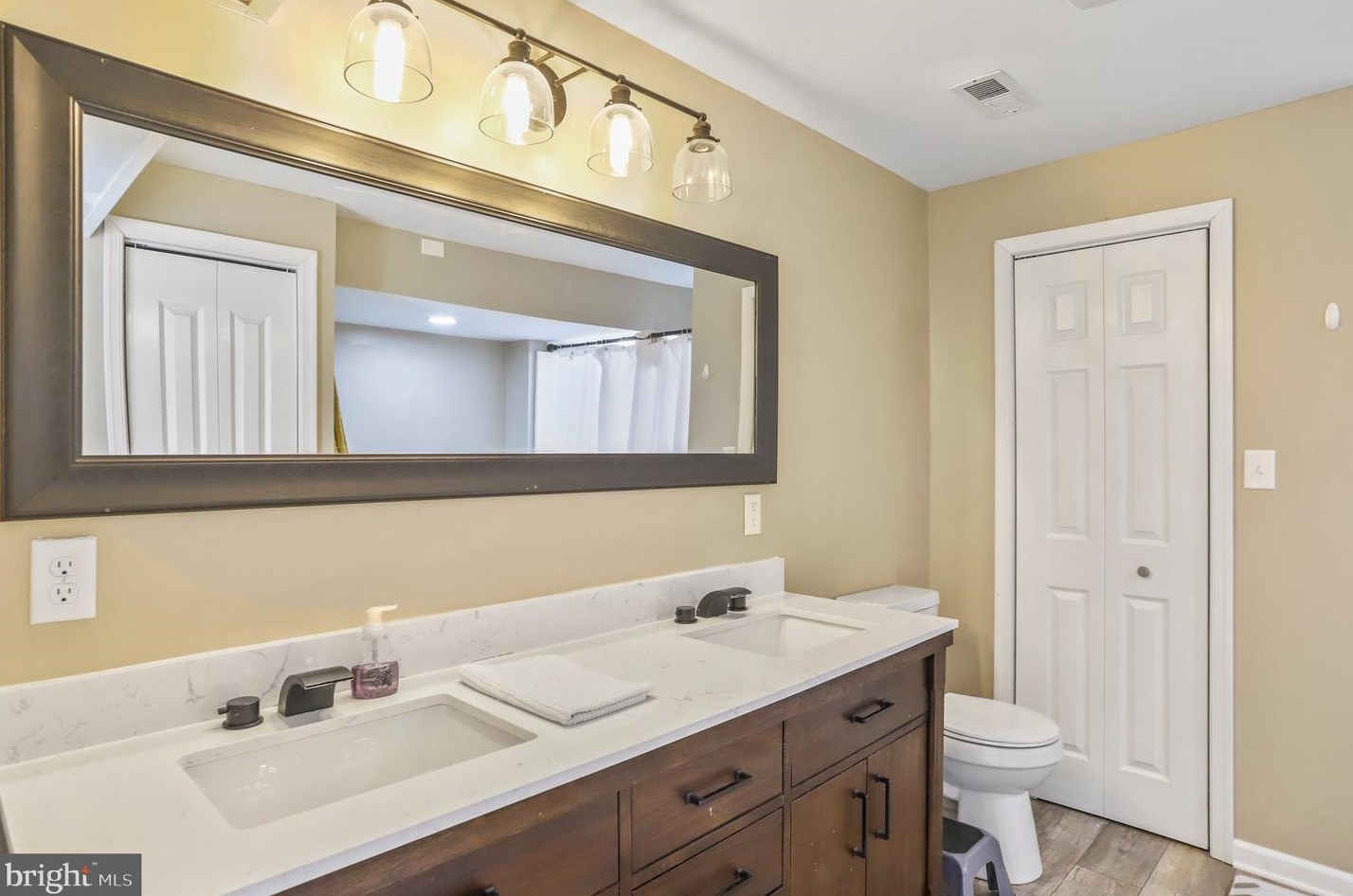 32 Seal Dr, Martinsburg WV  25405-1505 exterior