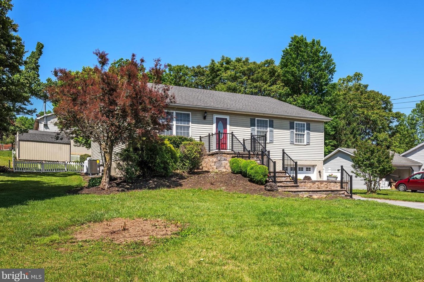 61 Putnam Dr, Inwood WV 25428-3705 exterior