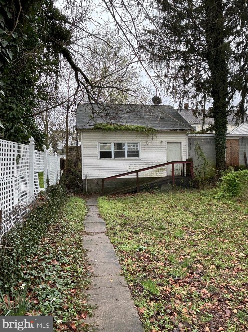 723 King St, Martinsburg WV 25401-2263 exterior