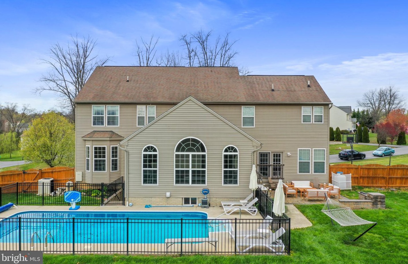 572 Triumphant Way, Falling Waters WV  25419-4269 exterior