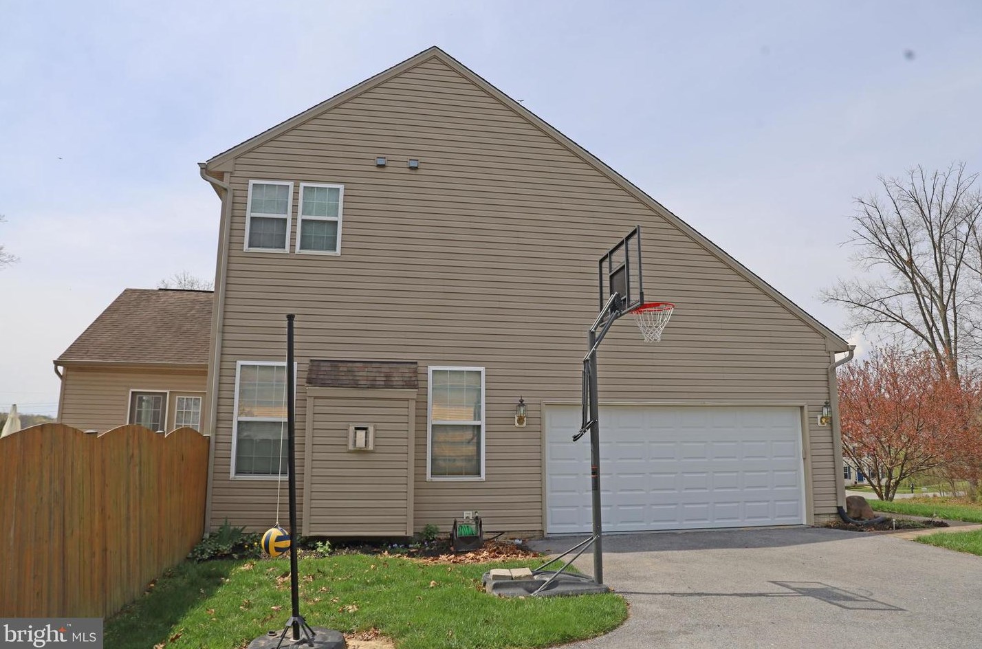 572 Triumphant Way, Falling Waters WV  25419-4269 exterior
