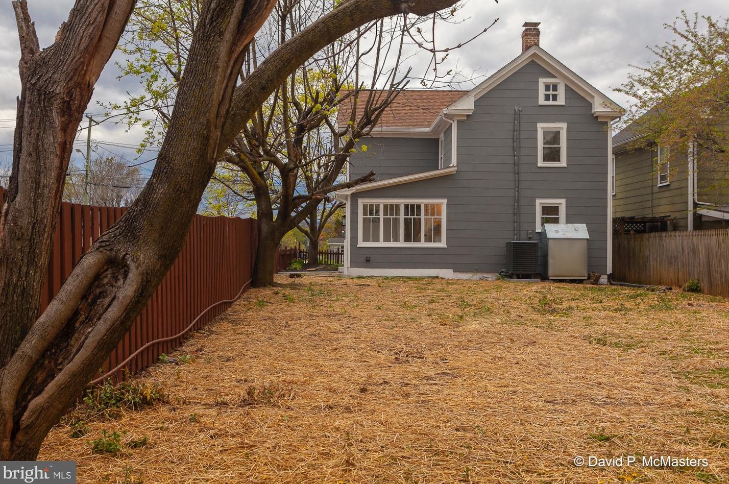 934 Virginia Ave, Martinsburg WV 25401-1737 exterior