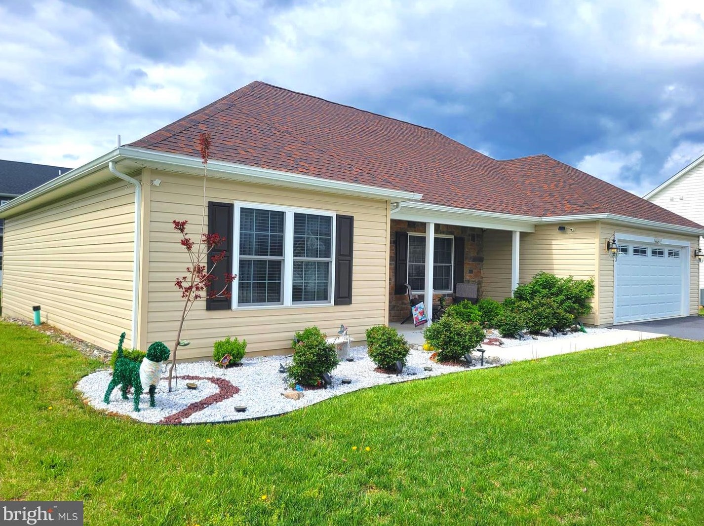 93 Ruidoso Downs Dr, Martinsburg WV  25404-1669 exterior