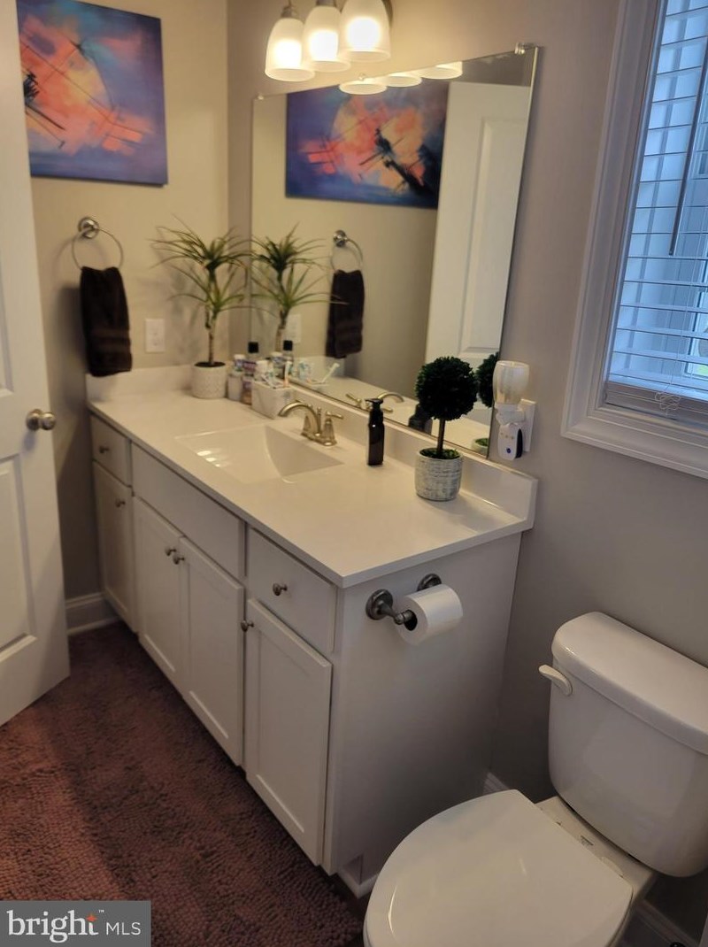 93 Ruidoso Downs Dr, Martinsburg WV  25404-1669 exterior