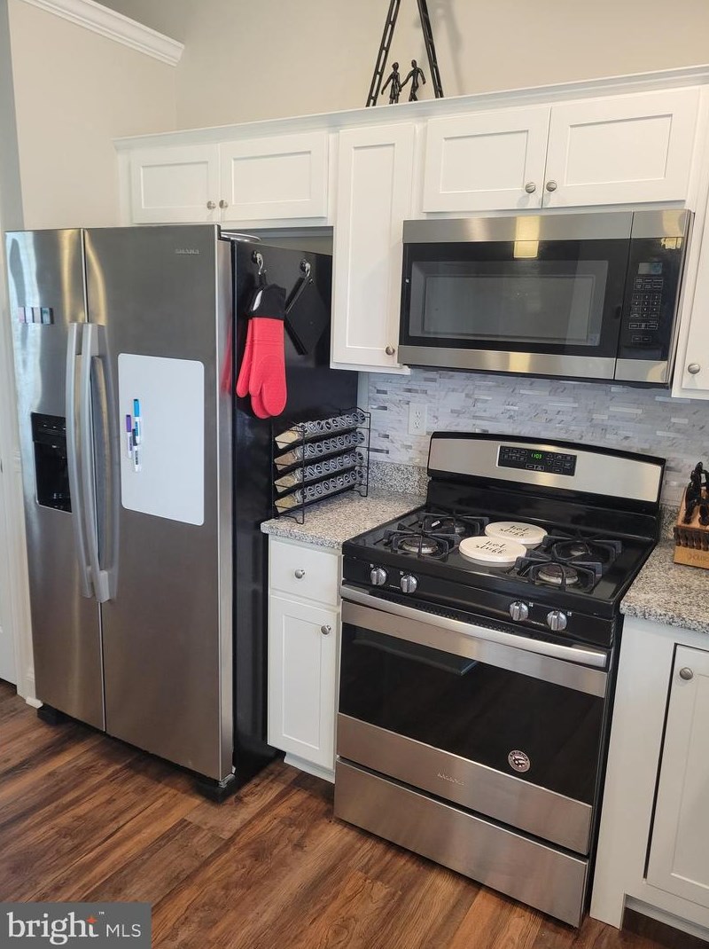 93 Ruidoso Downs Dr, Martinsburg WV  25404-1669 exterior