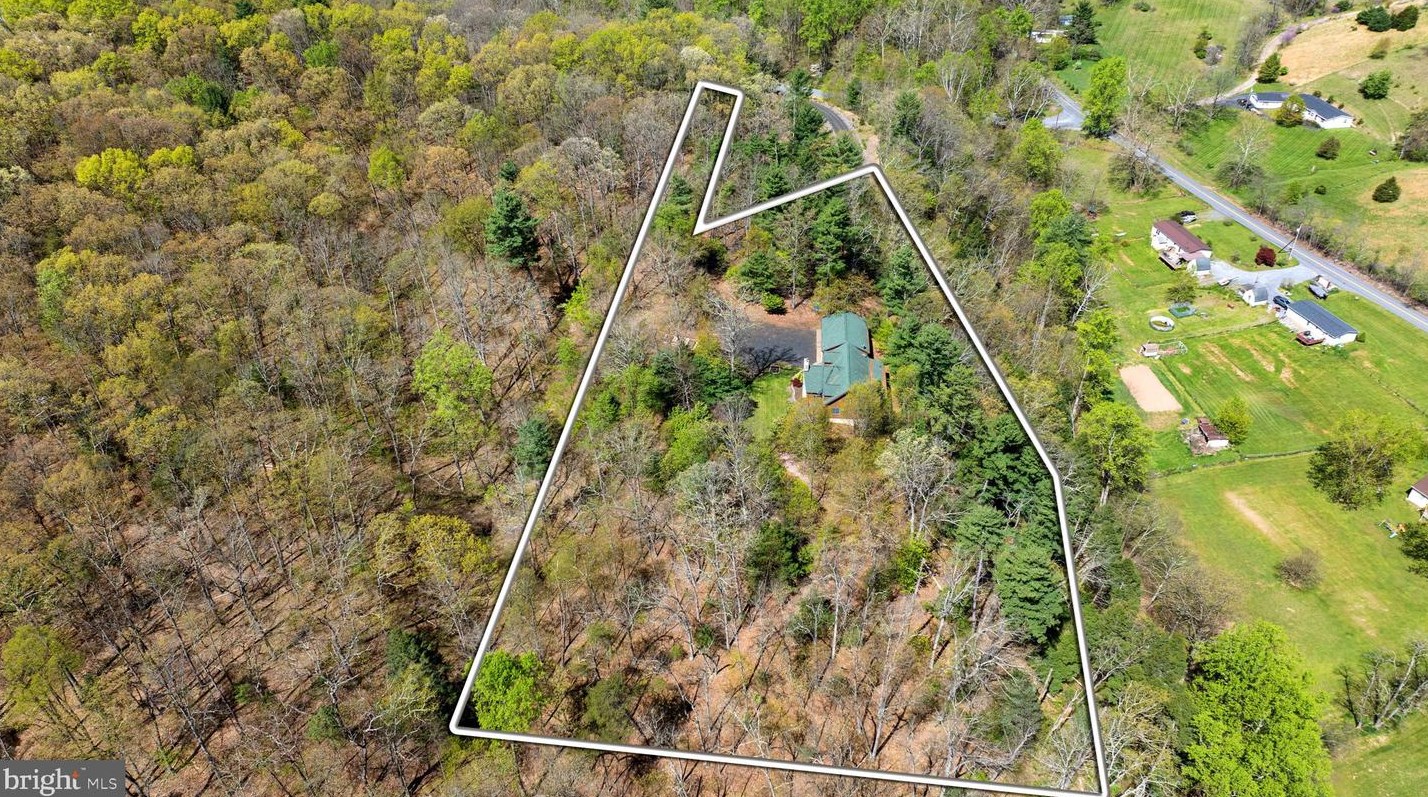2798 Crossroad School Rd, Hedgesville WV  25427-5198 exterior