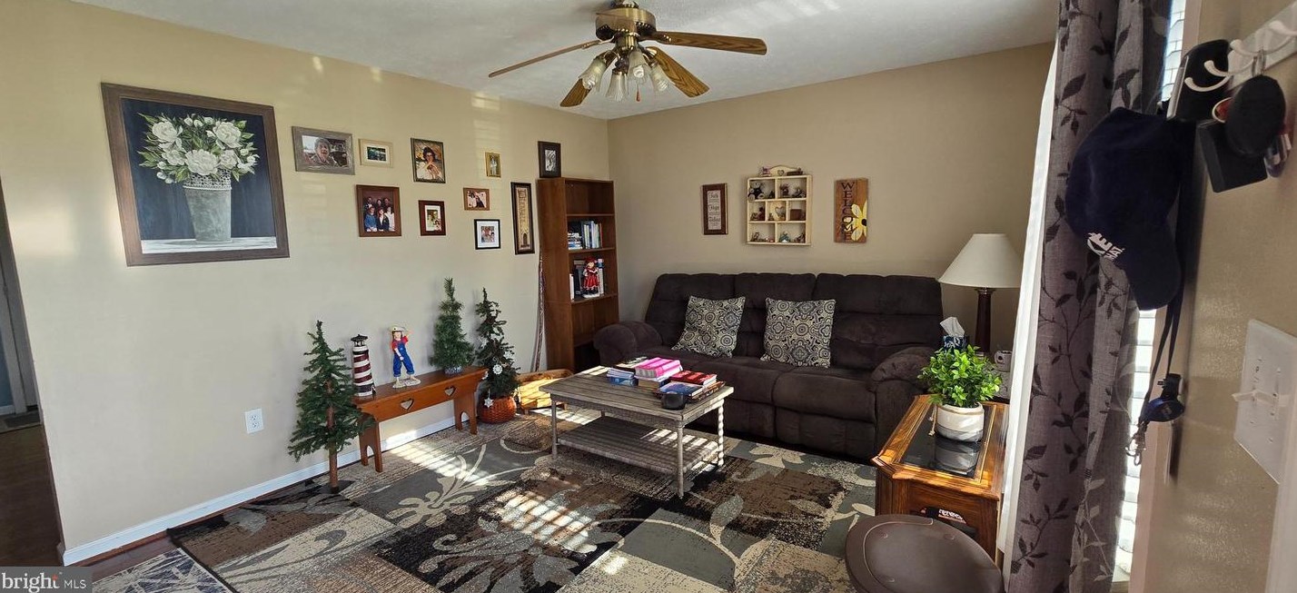 24 Magnolia Ter, Martinsburg WV  25404-3472 exterior