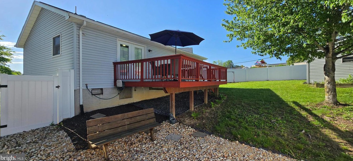 24 Magnolia Ter, Martinsburg WV  25404-3472 exterior