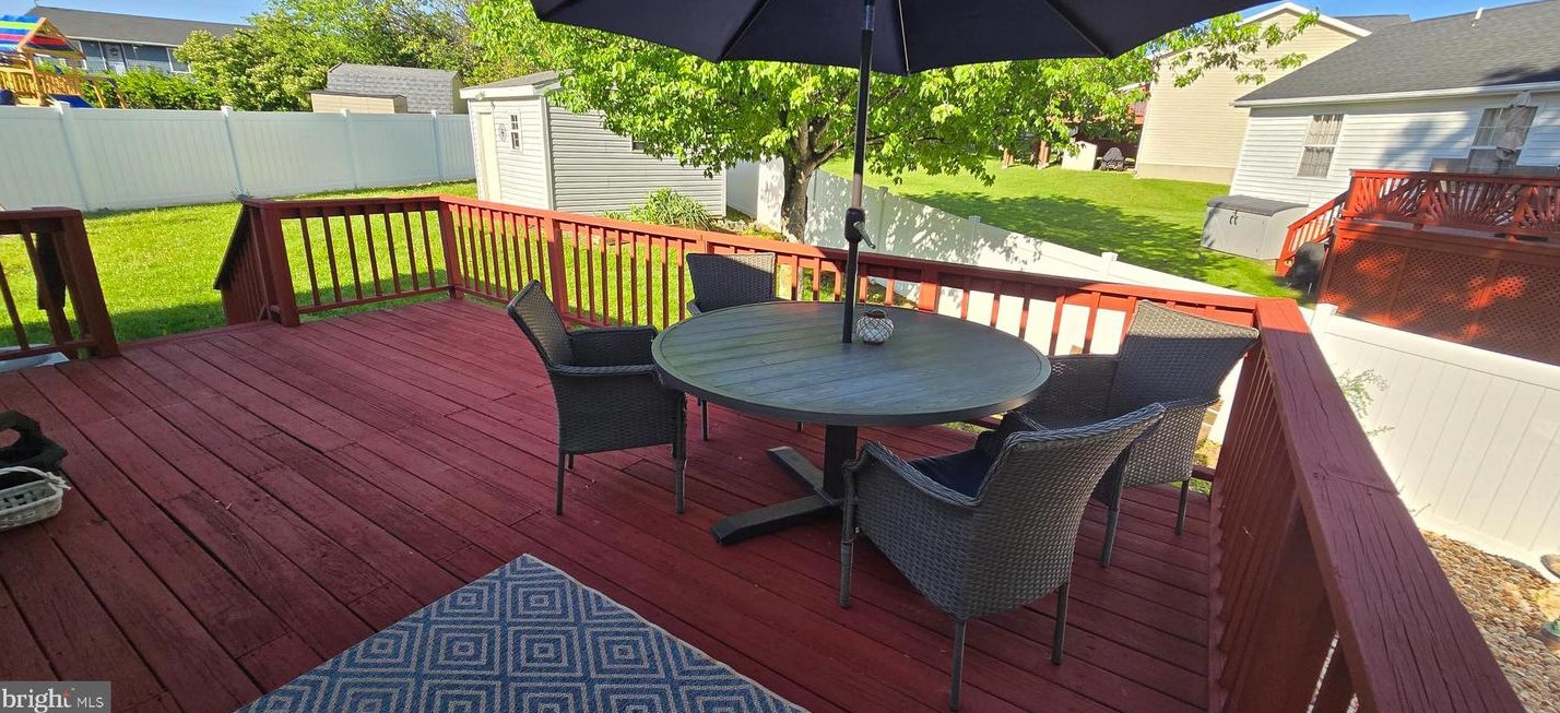 24 Magnolia Ter, Martinsburg WV  25404-3472 exterior