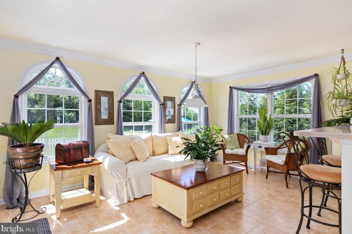 260 Shannon Ct, Inwood WV 25428-3876 exterior