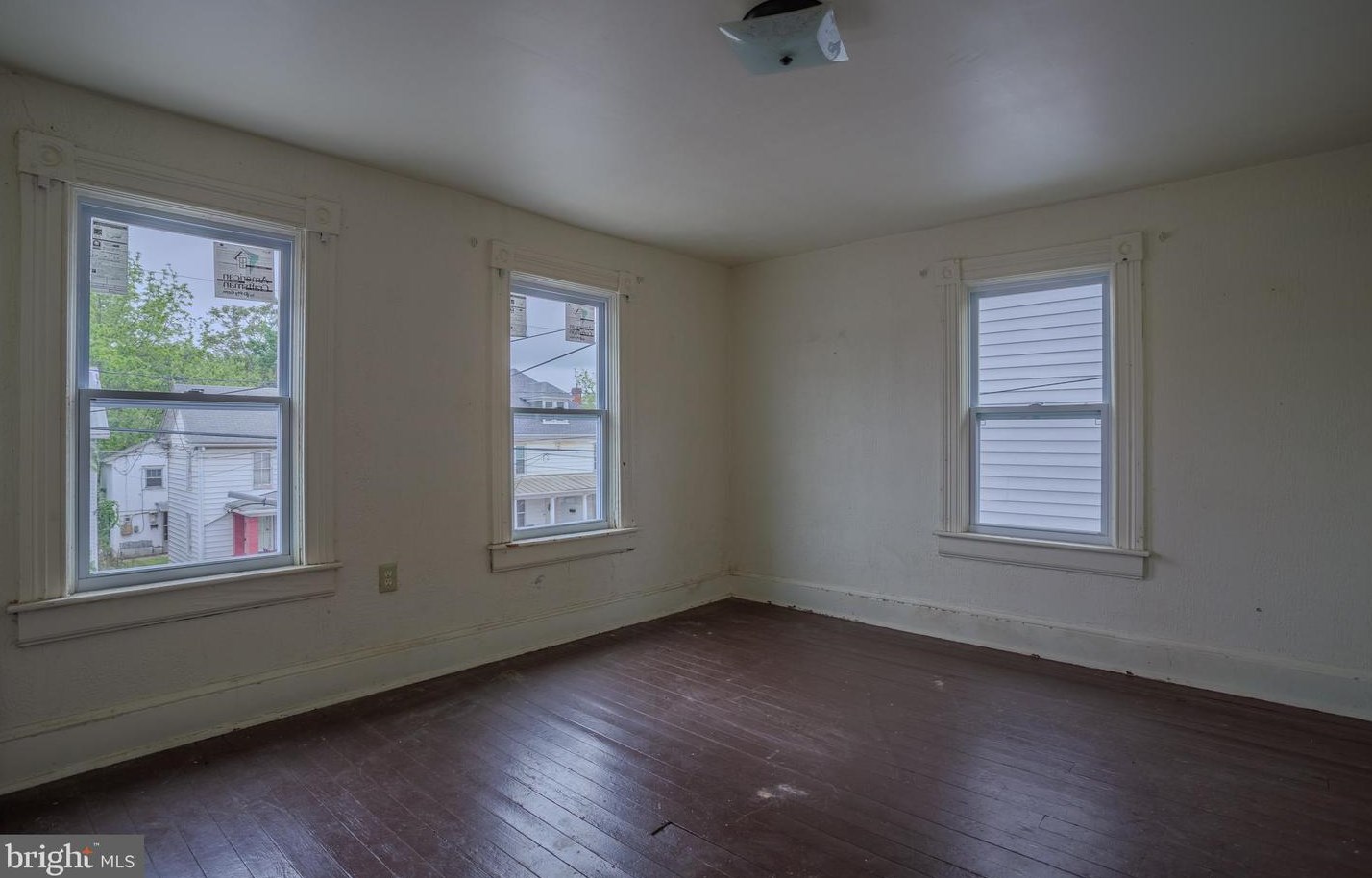 736 Virginia Ave, Martinsburg WV 25405-1644 exterior