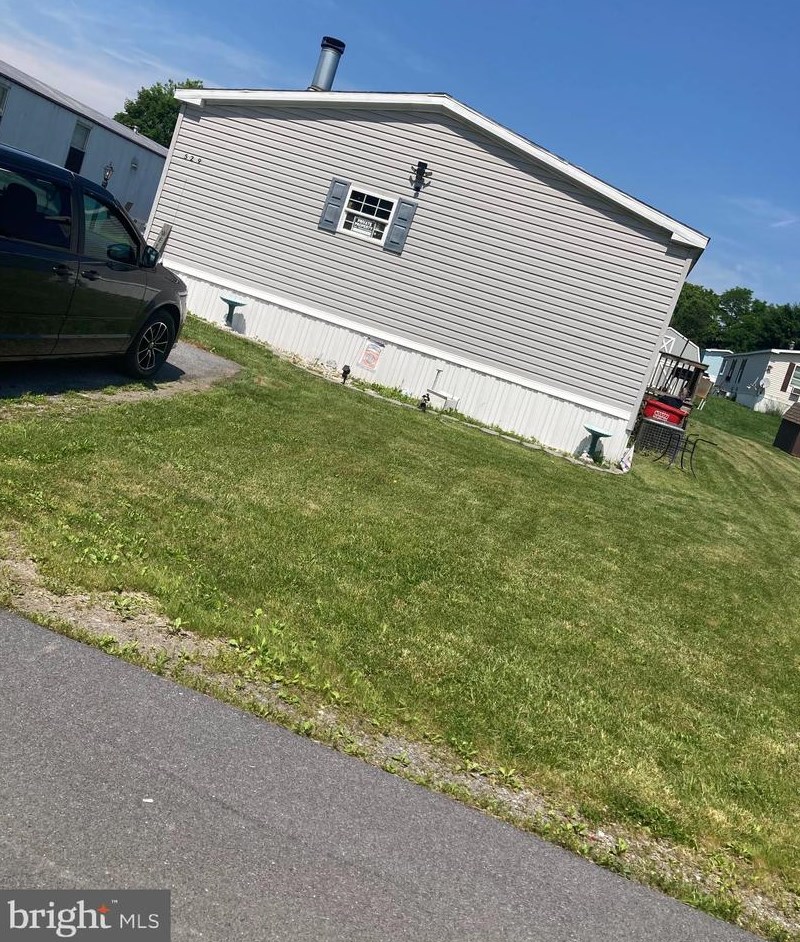 529 Royal Crest Dr, Martinsburg WV 25401-5158 exterior