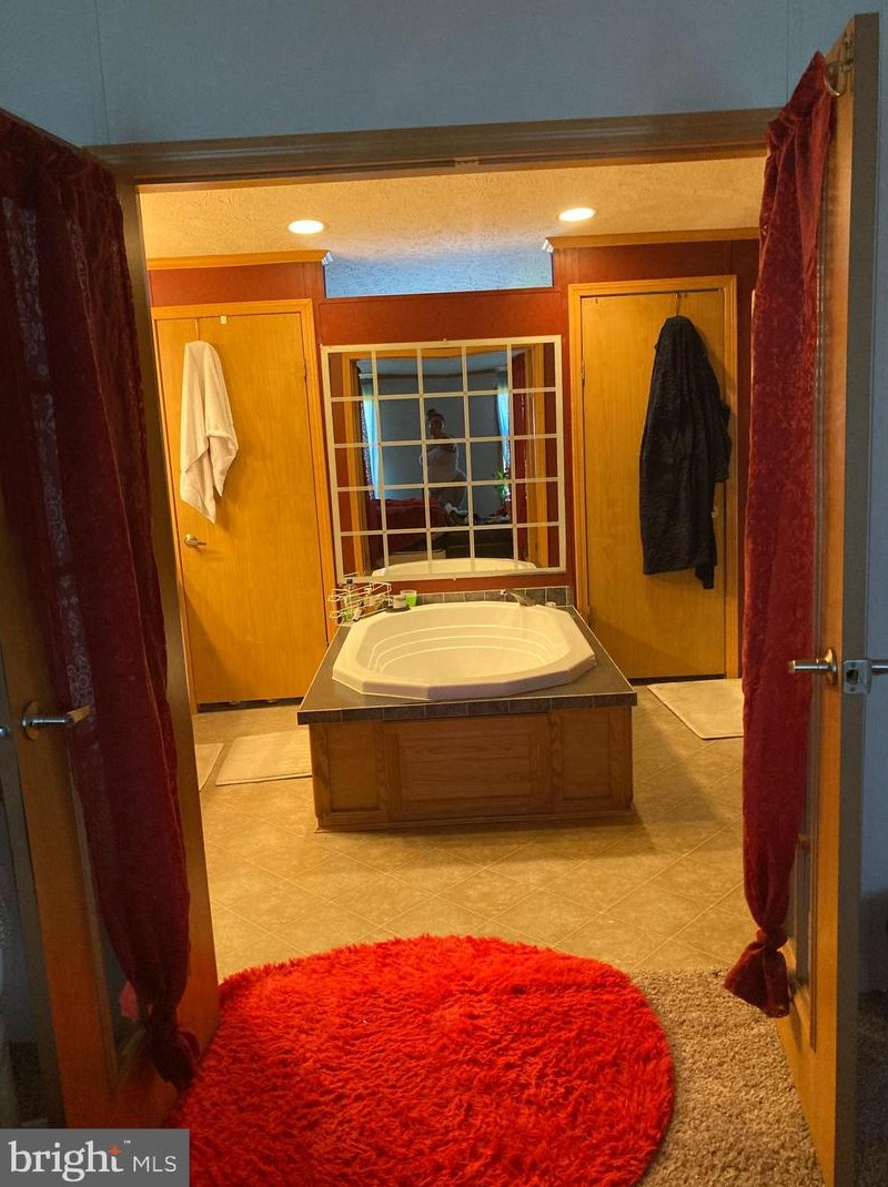 529 Royal Crest Dr, Martinsburg WV 25401-5158 exterior