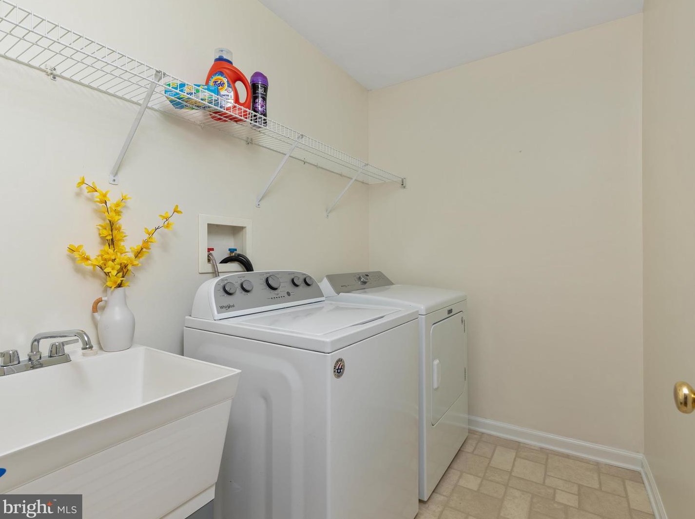 246 Shannon Ct, Inwood WV 25428-3876 exterior