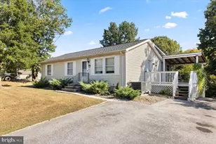 385 Clifford Dr, Martinsburg, WV 25401 - Photo 3