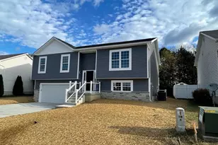 578 Ford Cir, Inwood, WV 25428 - Photo 5