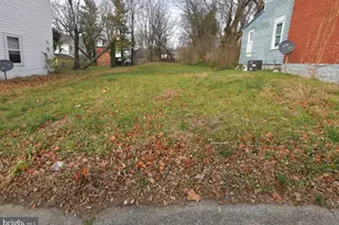 323 E Burke St, Martinsburg, WV 25404 - Photo 1