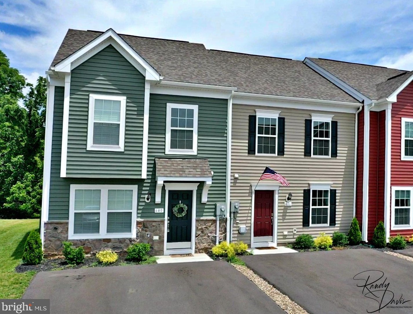640 Thumper Dr, Ranson WV  25438-4890 exterior