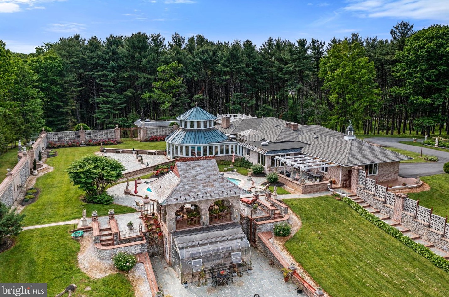 1100 Keyes Ferry Rd, Charles Town, WV 25414