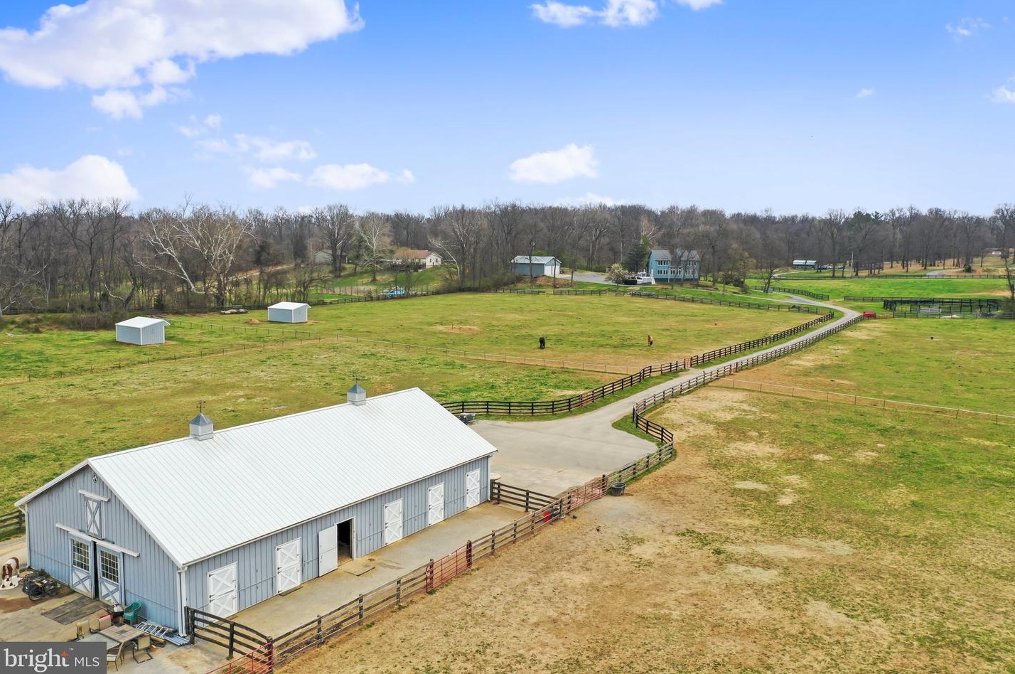 303 Willingham Rd, Charles Town, WV 25414