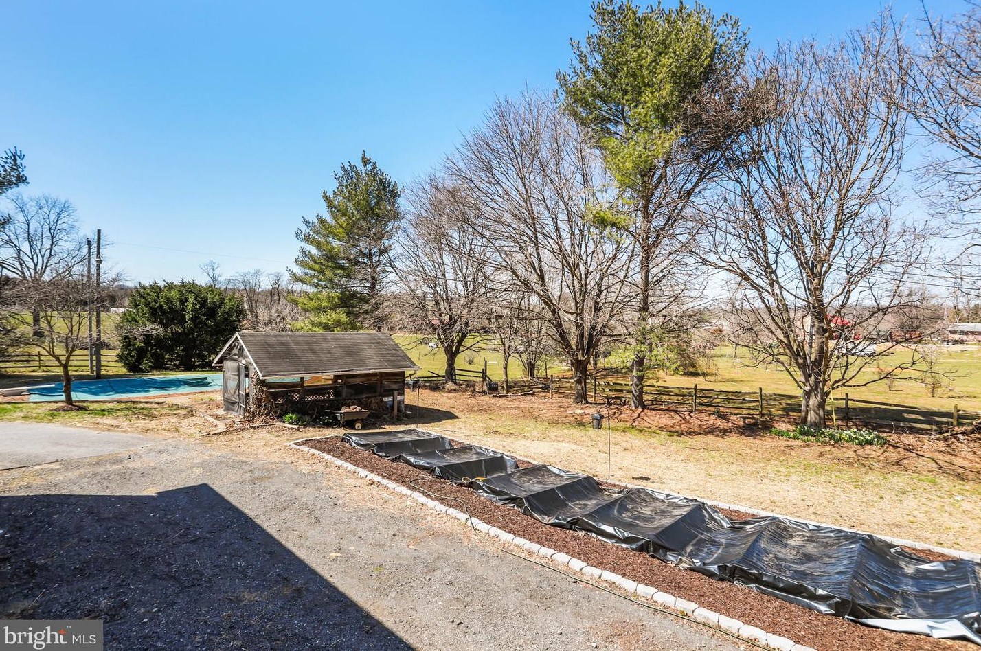 224 Old Leetown Pike, Martinsburg WV 25430-5561 exterior