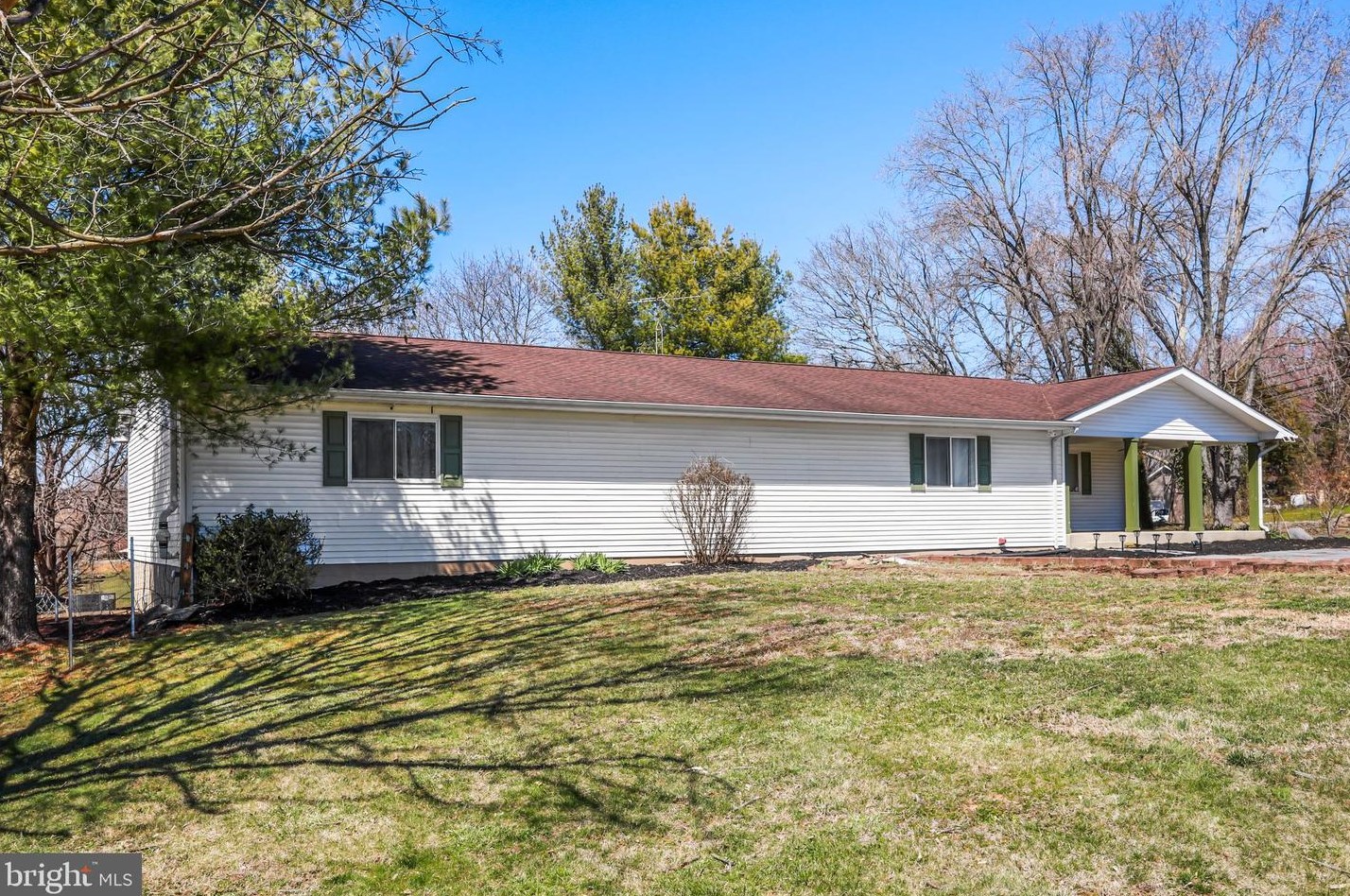 224 Old Leetown Pike, Martinsburg WV 25430-5561 exterior