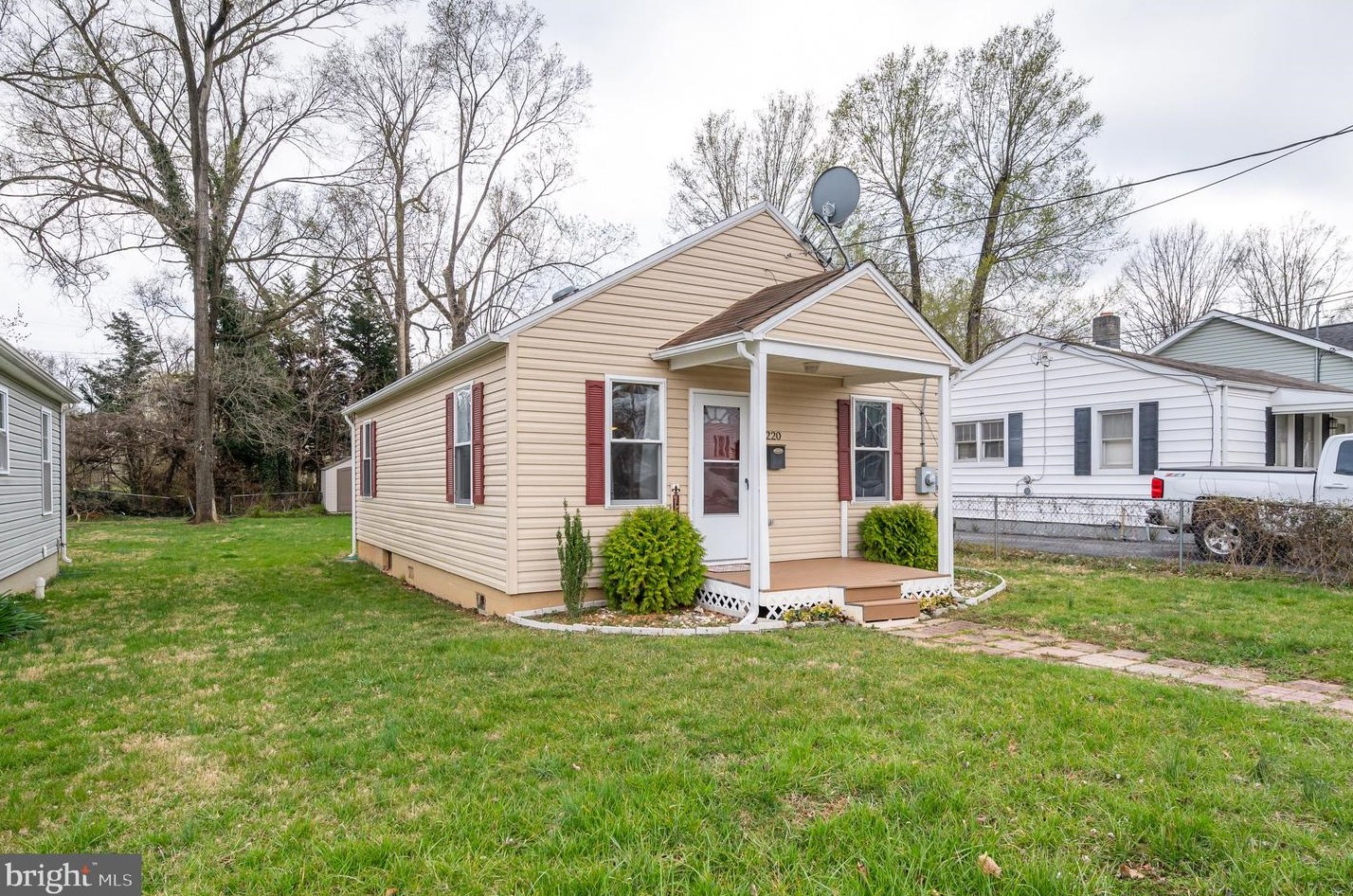 220 2nd Ave, Ranson WV  25438-1636 exterior