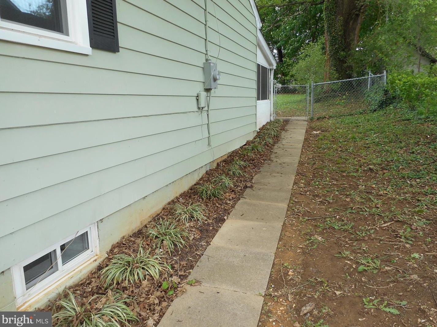 880 Jefferson Ave, Charles Town, WV 25414